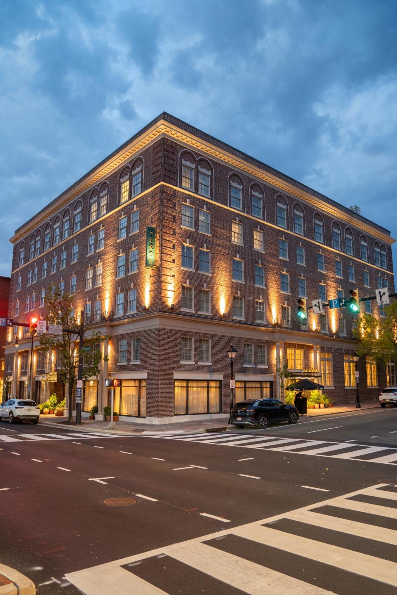 Hotel Heron Old Town Alexandria Exterior photo